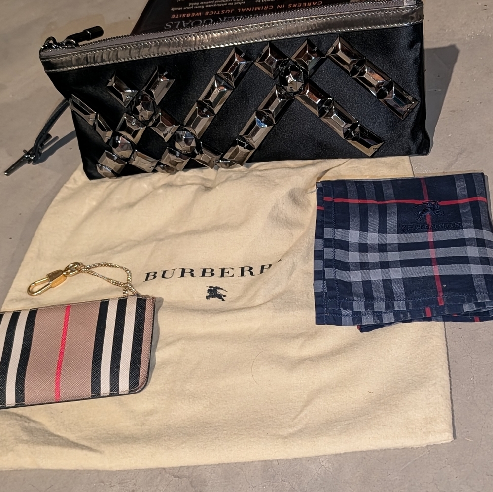 BURBERRY BUNDLE!!!! Clutch W/Dustbag Handkerchief And Coin Purse